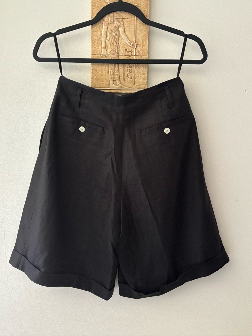 Vintage High-Waisted 100% Linen Shorts - Picture 8 of 12